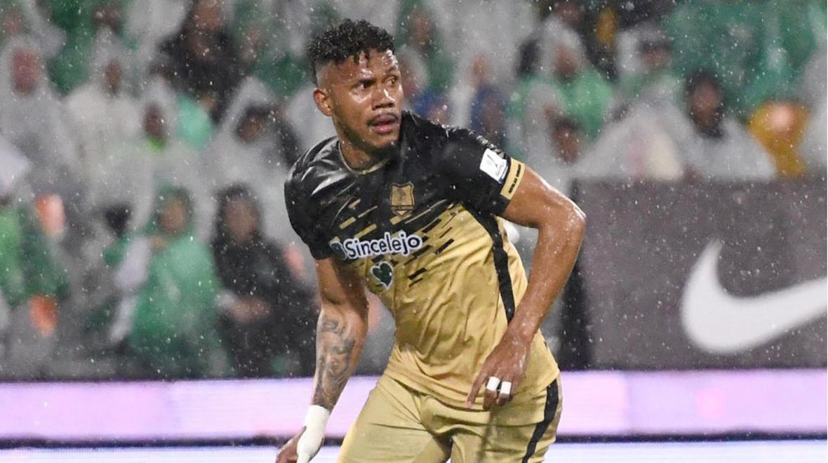 光州FC门将被吹犯规,悔恨当场 光州FC门将被吹犯规,悔恨当场